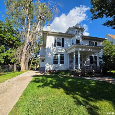 $275,000 | 11 Oak Lane, Davenport, IA 52803