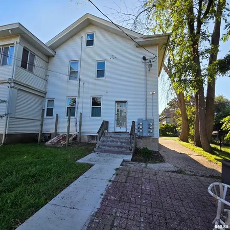 $275,000 | 11 Oak Lane, Davenport, IA 52803