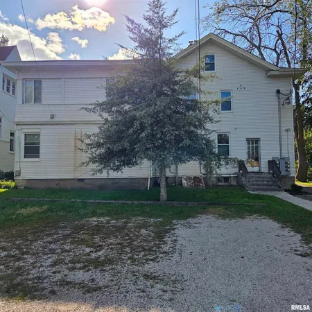 $275,000 | 11 Oak Lane, Davenport, IA 52803