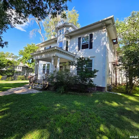 $275,000 | 11 Oak Lane, Davenport, IA 52803