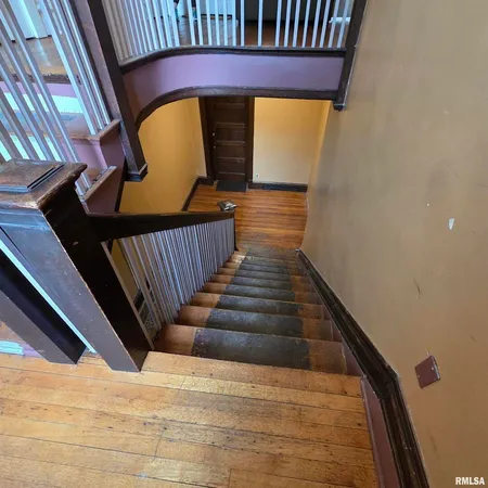 $275,000 | 11 Oak Lane, Davenport, IA 52803