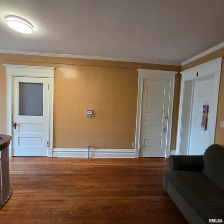 $275,000 | 11 Oak Lane, Davenport, IA 52803