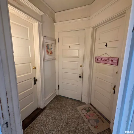 $275,000 | 11 Oak Lane, Davenport, IA 52803