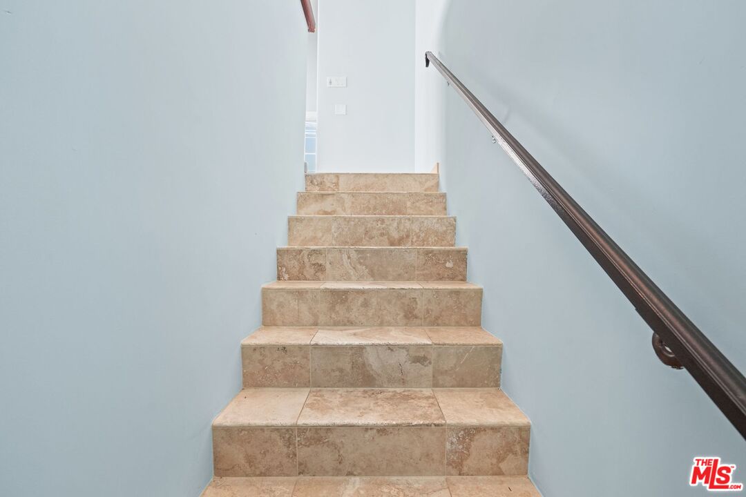 148 Van Nuys Avenue Oxnard, CA 93035 - Photo 14 of 37 a view of entryway