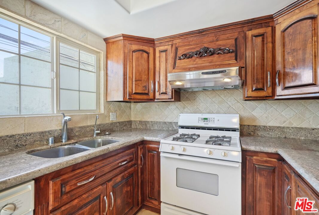 148 Van Nuys Avenue Oxnard, CA 93035 - Photo 19 of 37