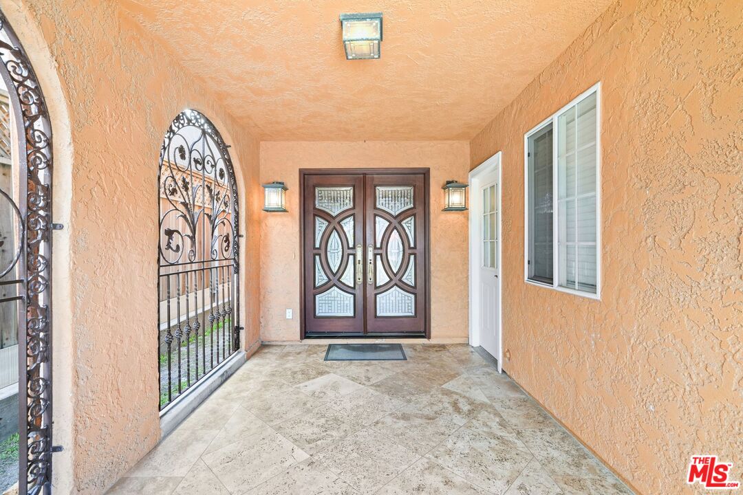 148 Van Nuys Avenue Oxnard, CA 93035 - Photo 2 of 37 an empty room with windows