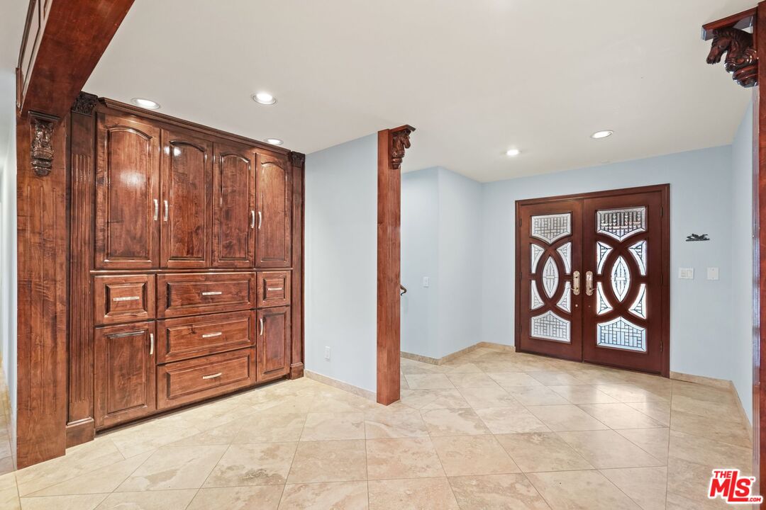 148 Van Nuys Avenue Oxnard, CA 93035 - Photo 4 of 37 an empty room with windows and closet