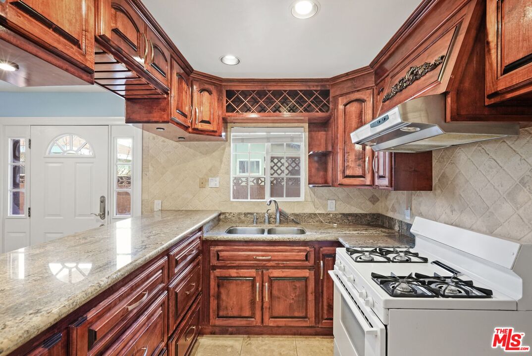 148 Van Nuys Avenue Oxnard, CA 93035 - Photo 7 of 37