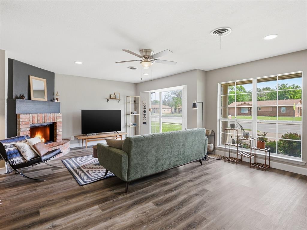 2613 West Rochelle Road Irving, TX 75062 - Photo 3 of 22