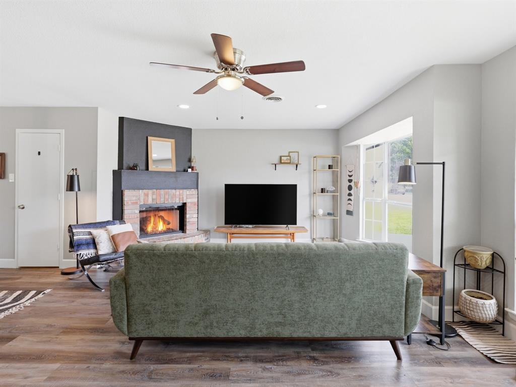 2613 West Rochelle Road Irving, TX 75062 - Photo 4 of 22