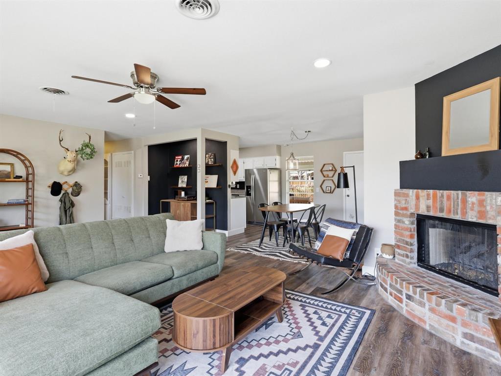 2613 West Rochelle Road Irving, TX 75062 - Photo 5 of 22