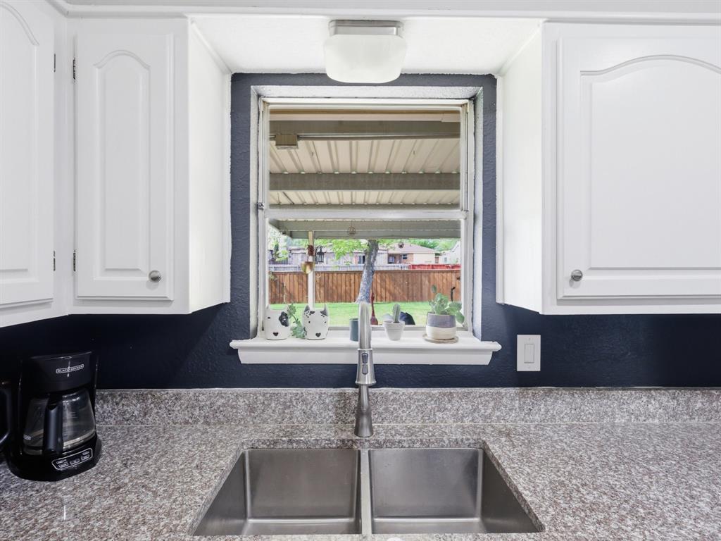 2613 West Rochelle Road Irving, TX 75062 - Photo 8 of 22