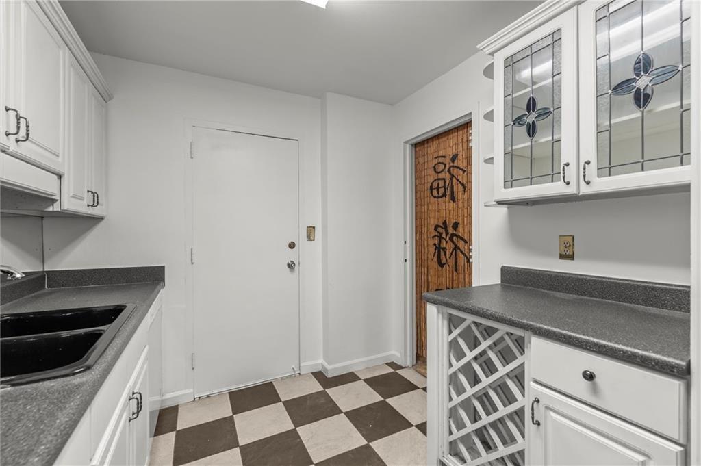 215 Piedmont Avenue Northeast, Unit 1608 Atlanta, GA 30308 - Photo 14 of 25 a kitchen with stainless steel appliances a stove a sink and a refrigerator