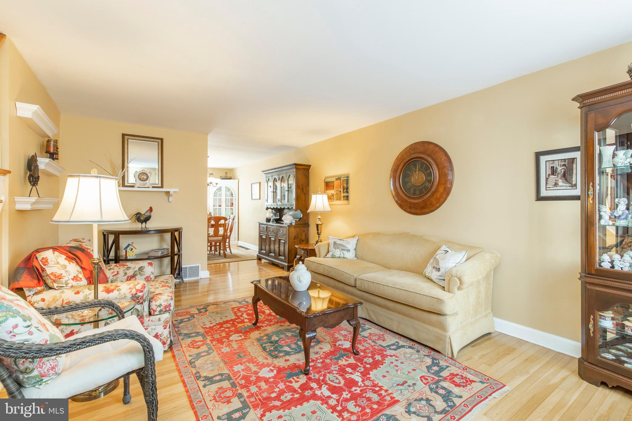 1915 Fowler Road Folcroft, PA 19032 - Photo 3 of 24 Living Room