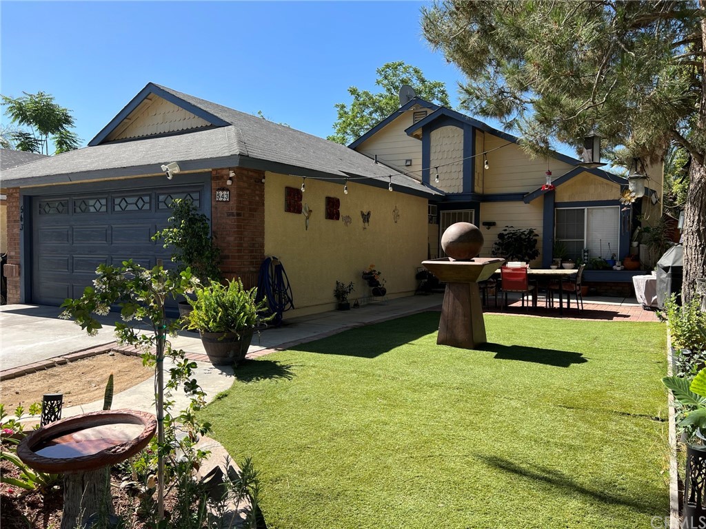 543 Prairie Way Perris, CA 92571 - Photo 1 of 1 a front view of a house with garden