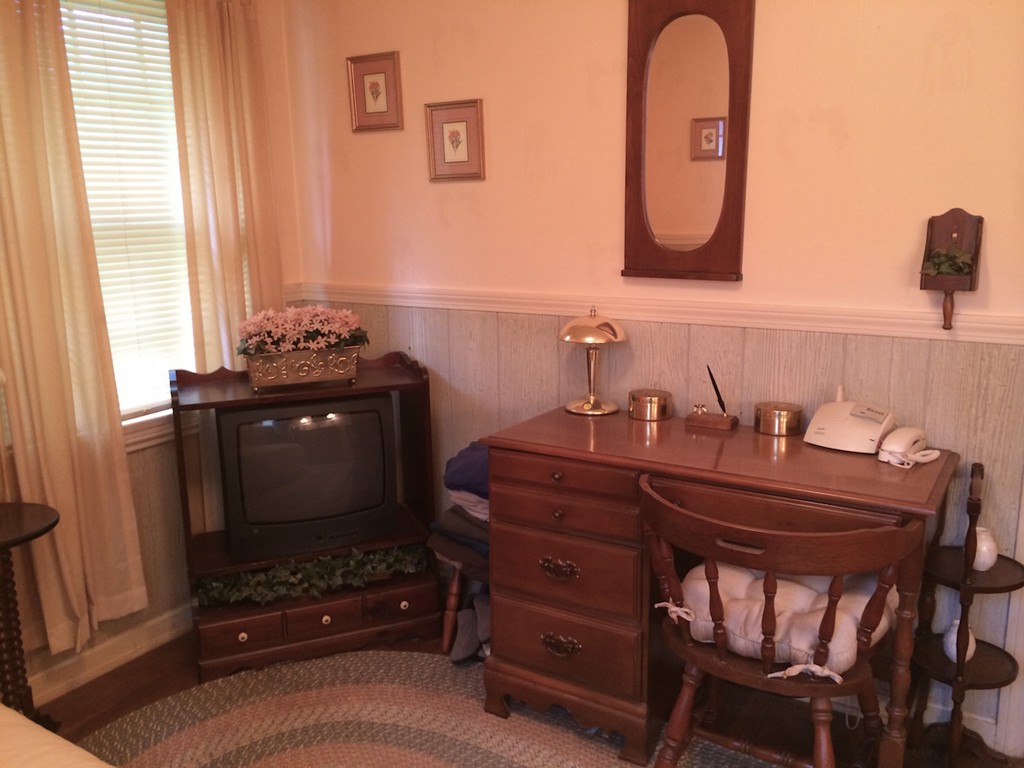 19 Houston Road West Springfield, MA 01089 - Photo 12 of 28 Gallery Image 12