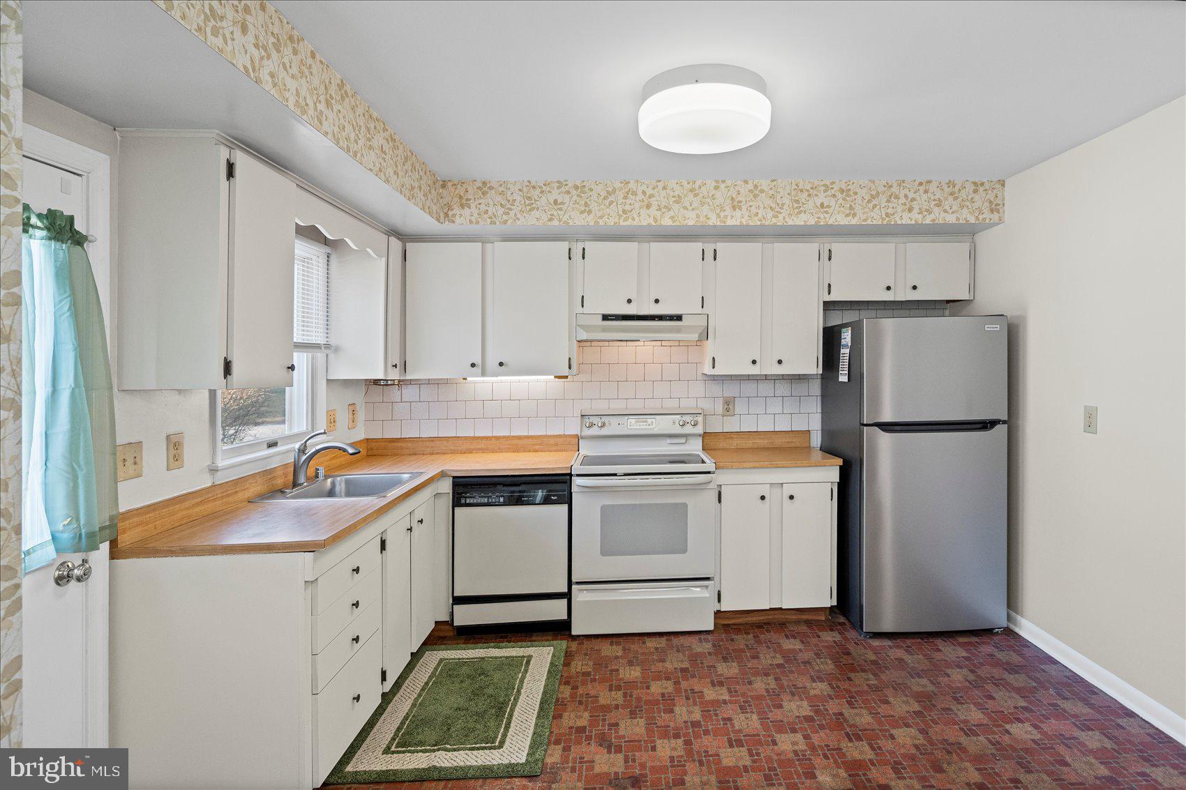 4006 Silvage Road Baltimore, MD 21236 - Photo 11 of 44 a kitchen with a sink stove and refrigerator