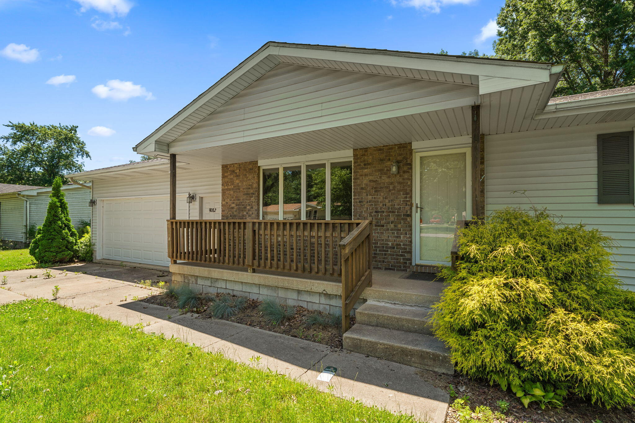 9082 Estates Drive Demotte, IN 46310 - Photo 2 of 20 2048x1365