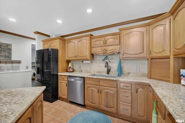 $535,000 | 600 Sycamore Drive, Le Claire, IA 52753