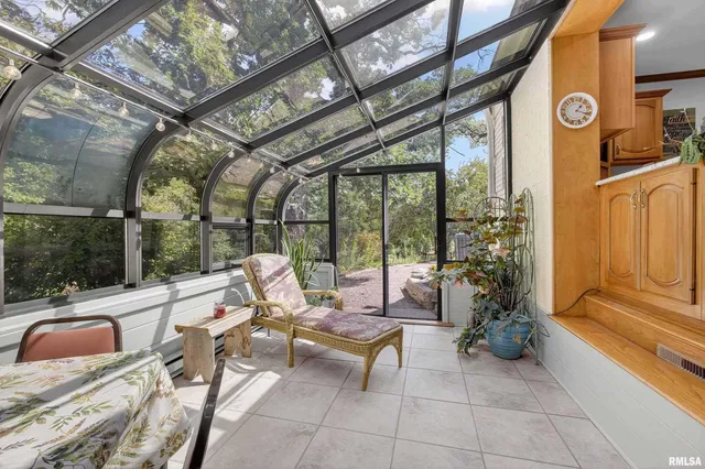 $535,000 | 600 Sycamore Drive, Le Claire, IA 52753