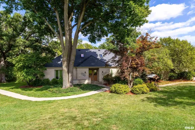 $535,000 | 600 Sycamore Drive, Le Claire, IA 52753