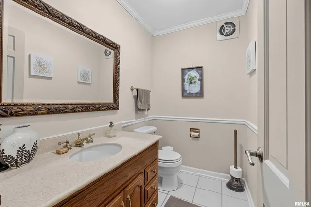 $535,000 | 600 Sycamore Drive, Le Claire, IA 52753