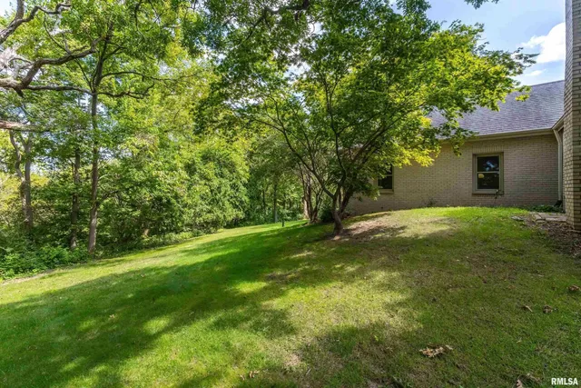 $535,000 | 600 Sycamore Drive, Le Claire, IA 52753