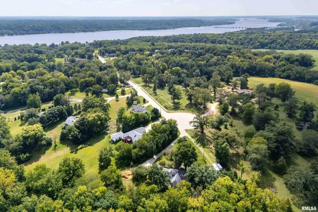 $535,000 | 600 Sycamore Drive, Le Claire, IA 52753