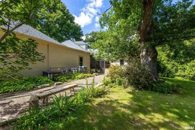 $535,000 | 600 Sycamore Drive, Le Claire, IA 52753