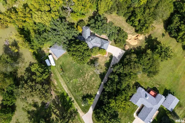 $535,000 | 600 Sycamore Drive, Le Claire, IA 52753