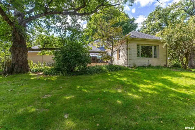 $535,000 | 600 Sycamore Drive, Le Claire, IA 52753