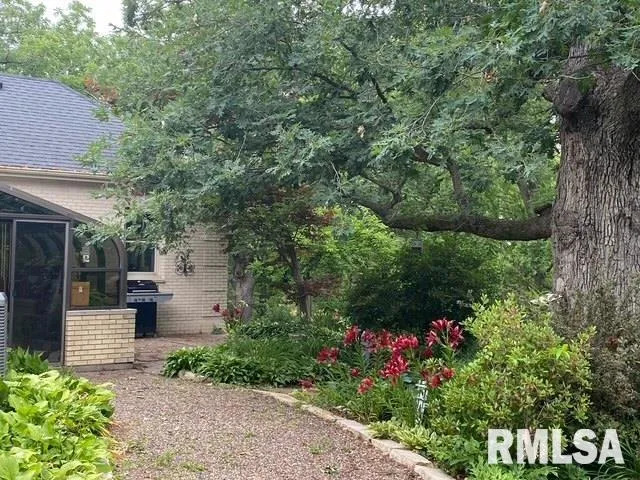 $535,000 | 600 Sycamore Drive, Le Claire, IA 52753