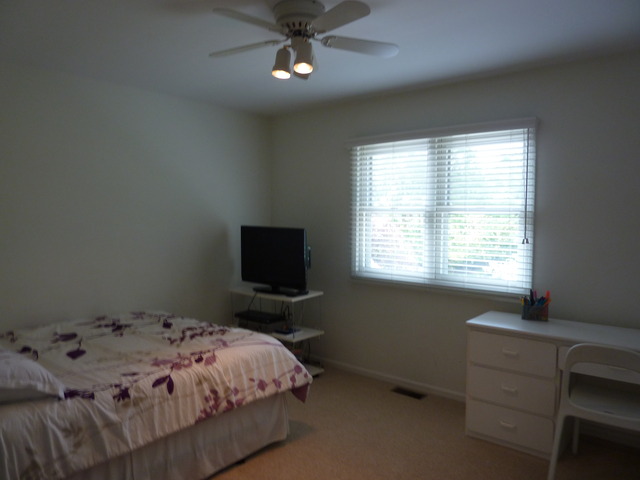 631 Raintree Road Buffalo Grove, IL 60089 - Photo 20 of 22 a bedroom with a bed and a window