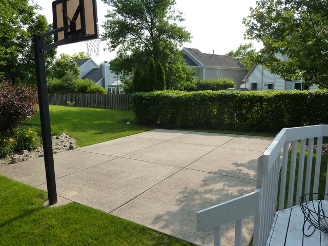 631 Raintree Road Buffalo Grove, IL 60089 - Photo 22 of 22 a view of backyard with garden and patio