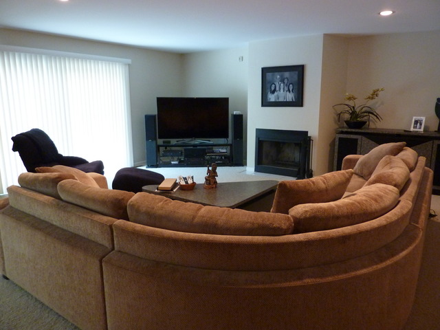 631 Raintree Road Buffalo Grove, IL 60089 - Photo 7 of 22 a living room with furniture and a flat screen tv