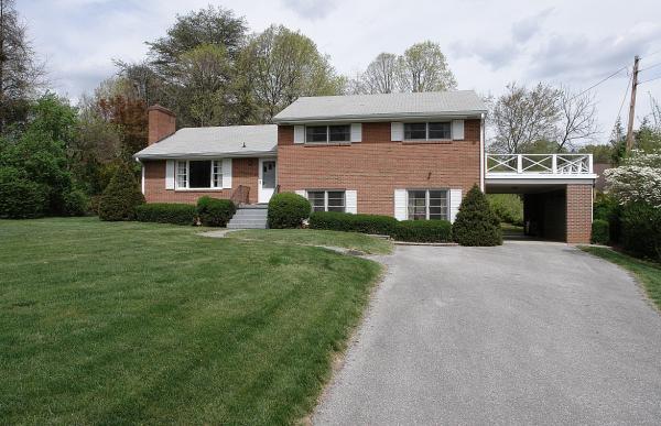 3455 Windsor Road Roanoke, VA 24018 - Photo 2 of 51 DSC03558