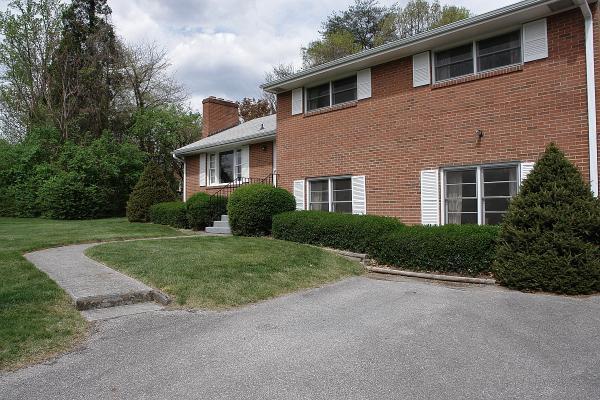 3455 Windsor Road Roanoke, VA 24018 - Photo 3 of 51 DSC03559