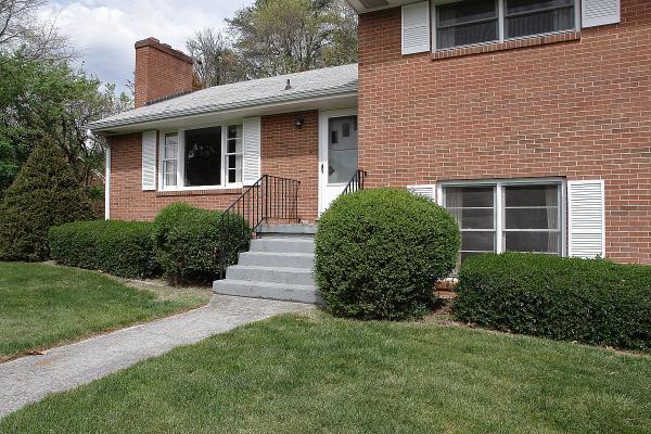 3455 Windsor Road Roanoke, VA 24018 - Photo 4 of 51 DSC03561