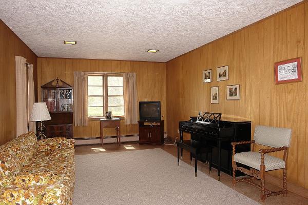3455 Windsor Road Roanoke, VA 24018 - Photo 32 of 51 DSC03607
