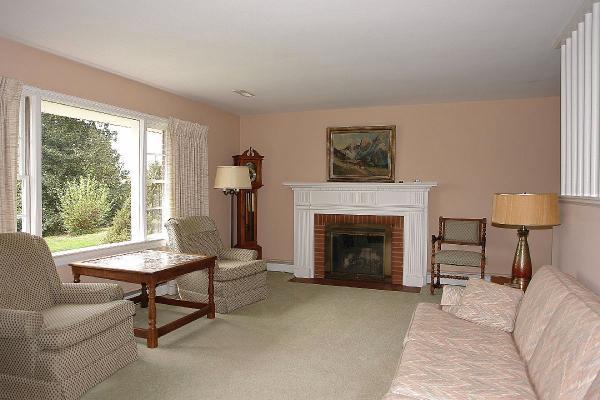 3455 Windsor Road Roanoke, VA 24018 - Photo 6 of 51 DSC03565