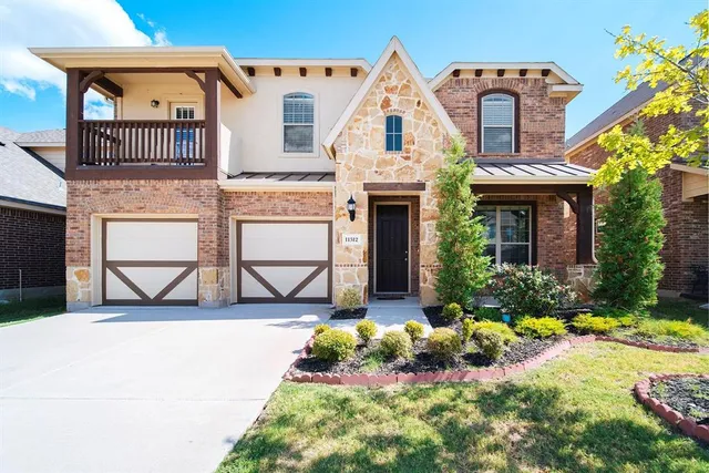 a view of front a house with a yard