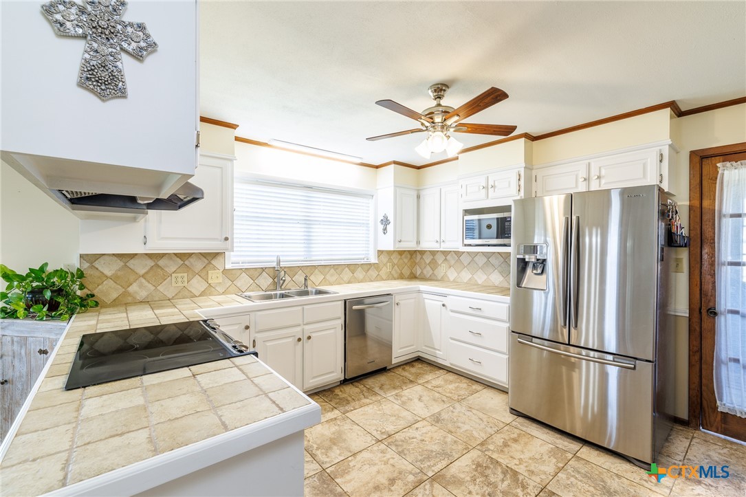 2110 Immenhauser Road Yoakum, TX 77995 - Photo 11 of 39