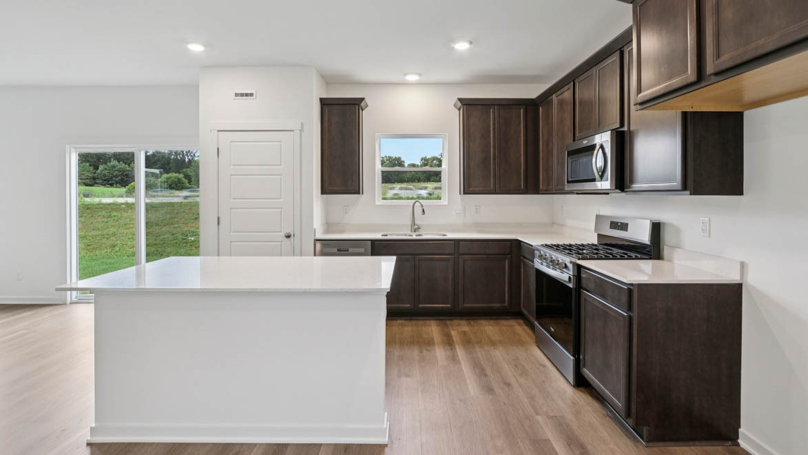 5017 Yates Drive Racine, WI 53403 - Photo 4 of 37