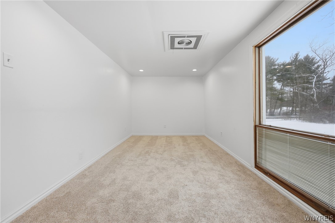6043 Old Niagara Road Lockport Town, NY 14094 - Photo 24 of 46