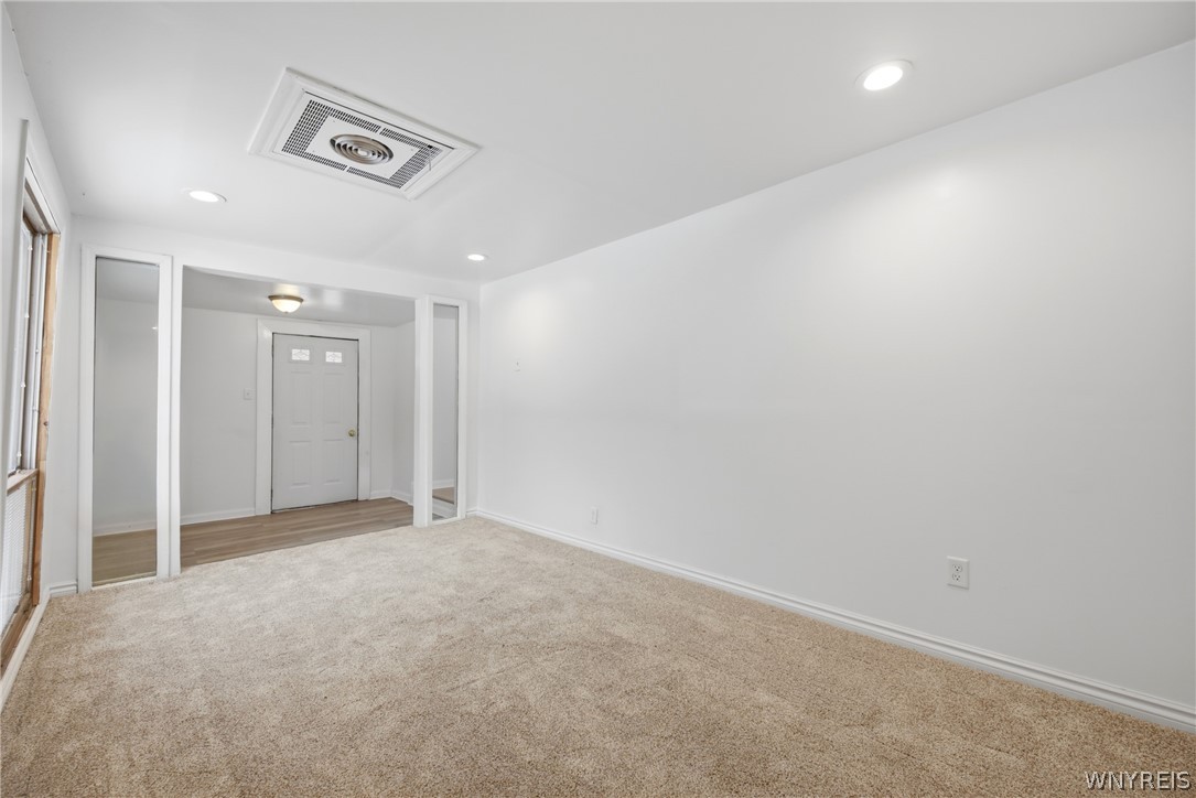 6043 Old Niagara Road Lockport Town, NY 14094 - Photo 25 of 46