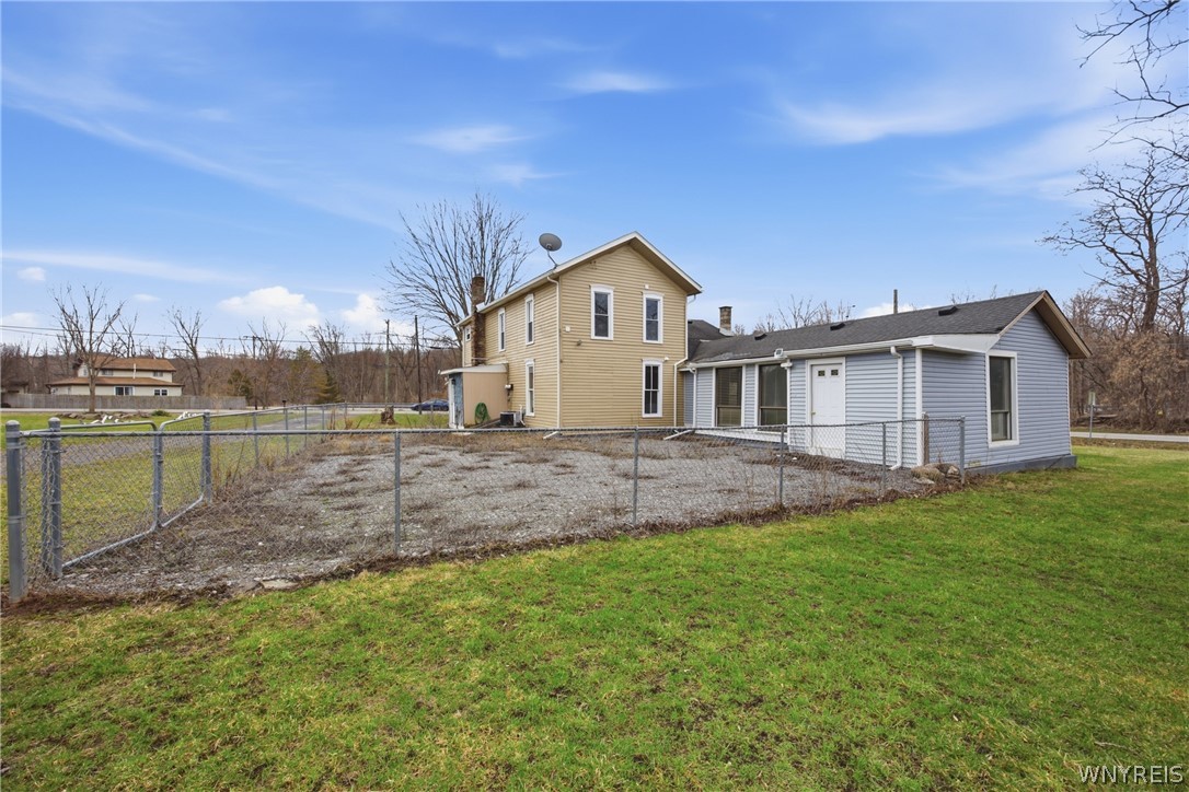 6043 Old Niagara Road Lockport Town, NY 14094 - Photo 39 of 46