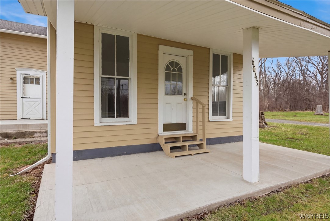 6043 Old Niagara Road Lockport Town, NY 14094 - Photo 4 of 46
