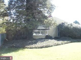 82 Border Rock Road Levittown, PA 19057 - Photo 1 of 6 Gallery Image 1