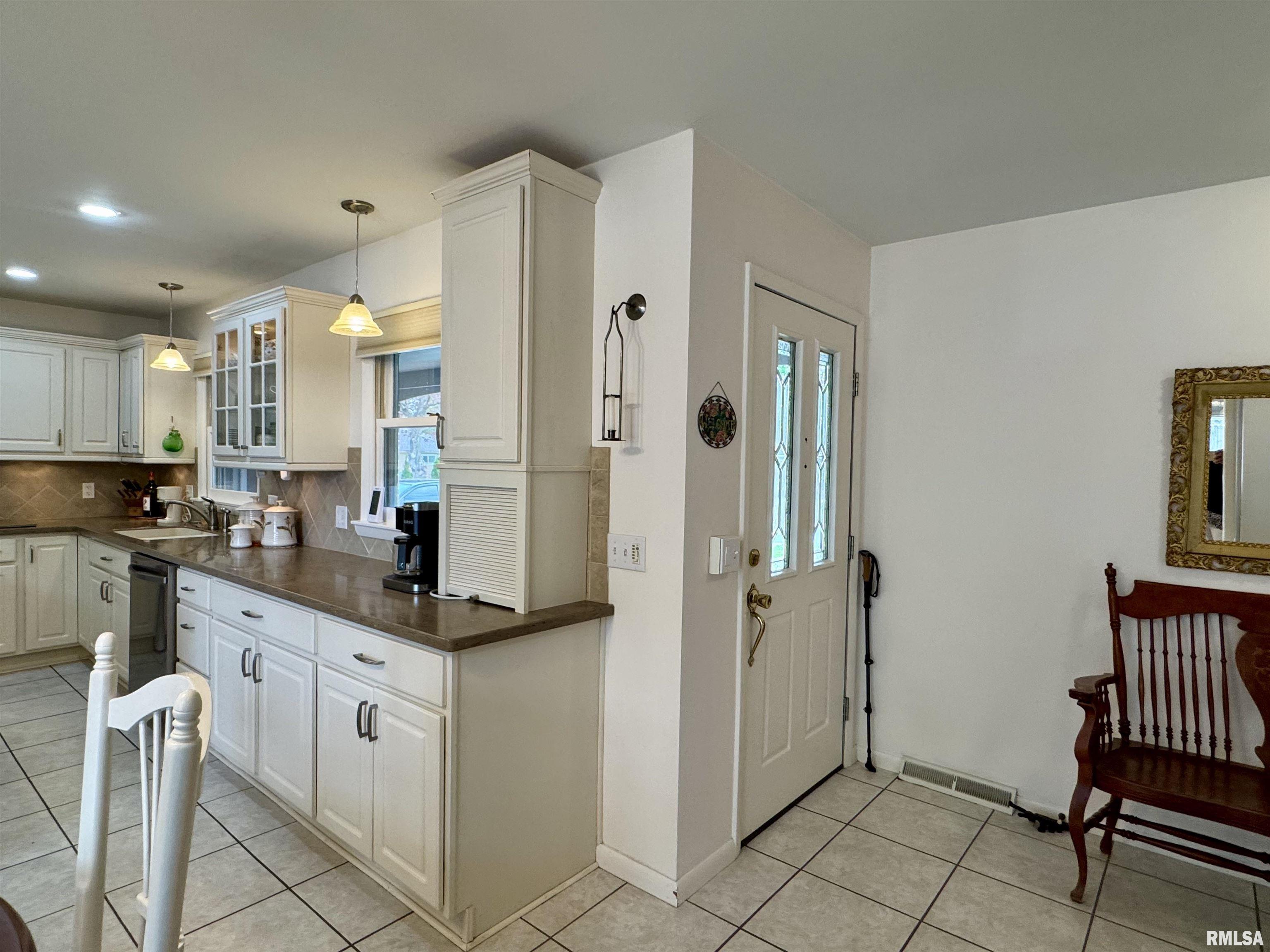 833 Madelyn Avenue Macomb, IL 61455 - Photo 14 of 53