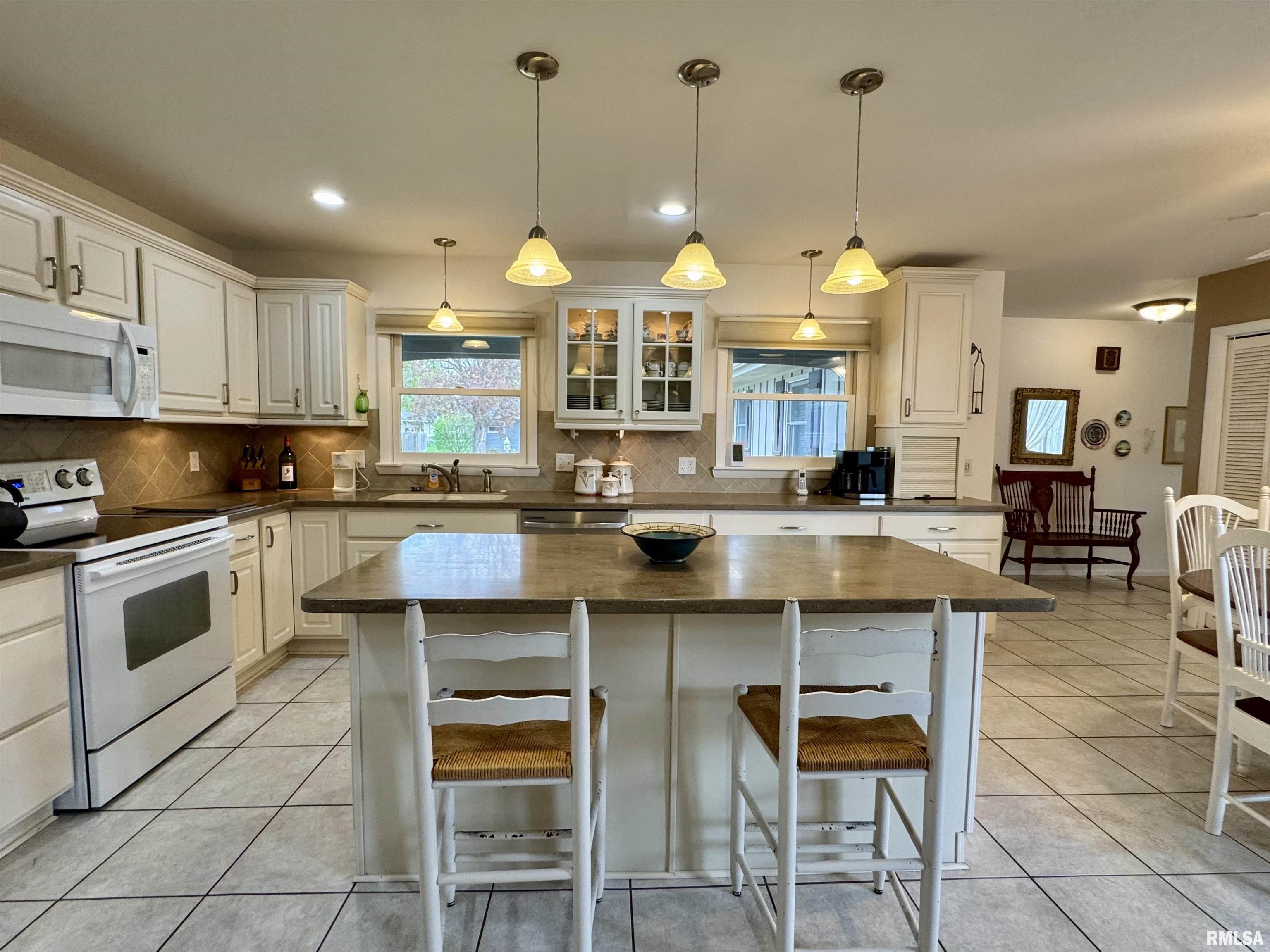 833 Madelyn Avenue Macomb, IL 61455 - Photo 15 of 53